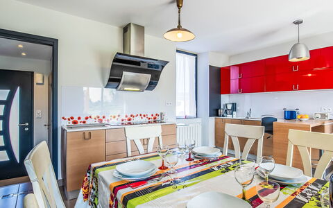 Ty Angèle: Diseño De Interiores, Piso, Mueble, Techo, Suelo, Departamento, Casa, Habitación, Cocina, Silla