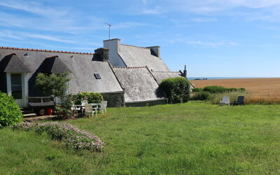 Plozévet 605: Propiedad, Cabaña, Casa, El Terreno Del Lote, Hierba, Área Rural, Granja, Cielo, Casa De Campo, Pradera