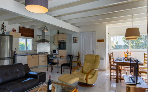 Le Triskell: Planta, Mueble, Edificio, Propiedad, Mesa, Silla, Sombra, Ventana, Diseño De Interiores, Encendiendo