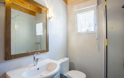 Rève de Plage: Espejo, Grifo, Lavabo, Arreglo De Tubería, Lavabo Del Baño, Azul, Baño, Púrpura, Diseño De Interiores, Arquitectura