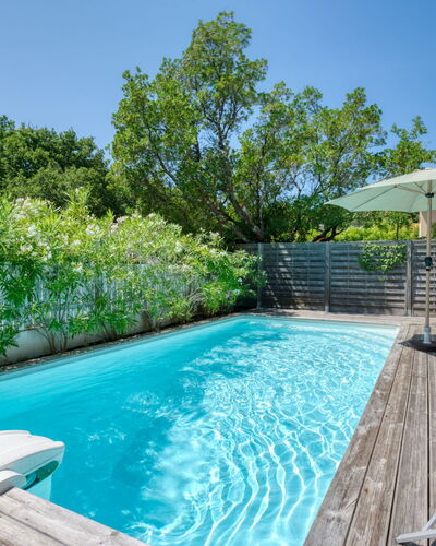 Le Lac: Agua, Planta, Cielo, Piscina, Árbol, Sombra, Cuerpo De Agua, Mueble Para Exteriores, Ocio, Hierba