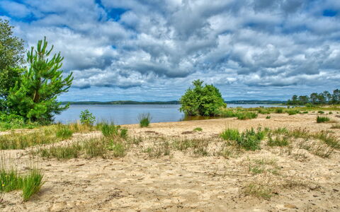 Le Hameau du Point du Jour: Cielo, Azul, Nube, Cuerpo De Agua, Naturaleza, Entorno Natural, Horizonte, Paisaje Natural, Vegetación, Ecorregión