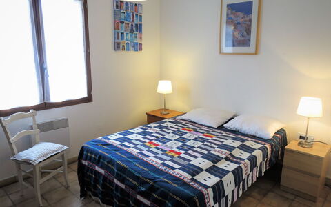Caberal: Mueble, Propiedad, Ventana, Comodidad, Textil, Madera, Encendiendo, Diseño De Interiores, Marco De La Cama