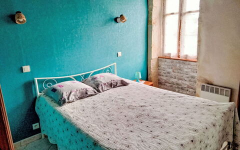 La Bergerie: Cama, Habitación, Lecho, Sábana, Pared, Mueble, Linos, Suelo, Diseño De Interiores, Marco De La Cama