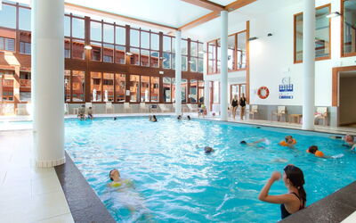 Les Arcs 608: Agua, Piscina, Azur, Azul, Ocio, Edificio, Recreación, Deportes, Divertido