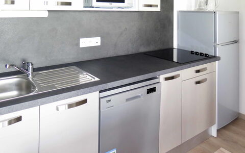 La Plagne 632: Mostrador, Cocina, Gabinetes, Habitación, Propiedad, Mueble, Lavabo, Electrodoméstico, Electrodoméstico, Cajón