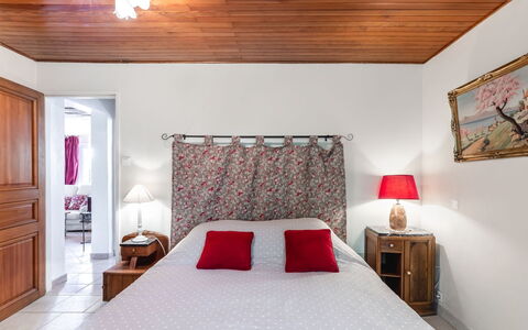 L'Isle sur la Sorgue: Mueble, Propiedad, Edificio, Comodidad, Madera, Marco, Diseño De Interiores, Encendiendo, Gabinetes, Puerta