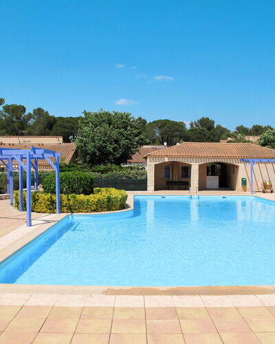 Tiny Blue: Agua, Cielo, Planta, Piscina, Azur, Árbol, Sombra, Mueble Para Exteriores, Material Compuesto, Ocio