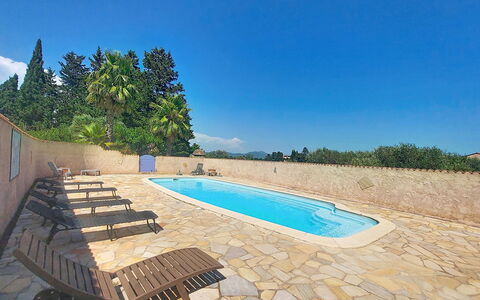 Mas du Combaud: Azul, Piscina, Recurso, Mueble Para Exteriores, Sombra, Hotel, Eco Hotel, Zona Tropical, Villa