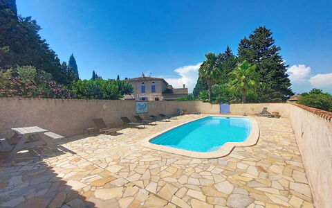 Mas du Combaud: Piscina, Losa, Sombra, Recurso, Paisajismo, Loseta, Hacienda, Hotel, Villa