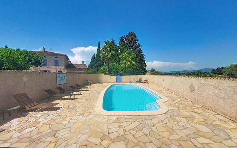 Mas du Combaud: Piscina, Losa, Loseta, Recurso, Hotel, Mueble Para Exteriores, Fuente De Agua