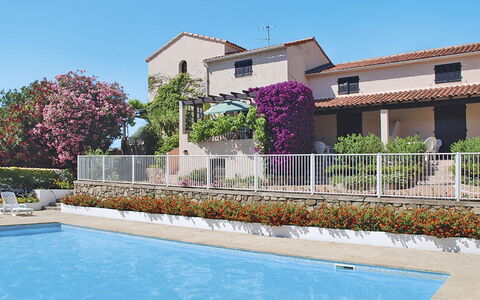 Propriano 629: Agua, Planta, Cielo, Propiedad, Edificio, Ventana, Flor, Azur, Piscina, Árbol