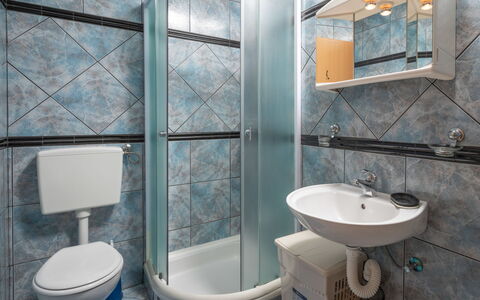 Ana: Espejo, Grifo, Arreglo De Tubería, Lavabo, Propiedad, Lavabo Del Baño, Blanco, Azul, Baño, Azur
