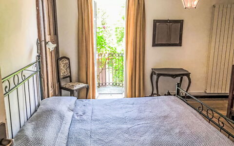 Nicol: Cama, Mueble, Habitación, Lecho, Sábana, Diseño De Interiores, Madera, Marco De La Cama, Linos, Suelo