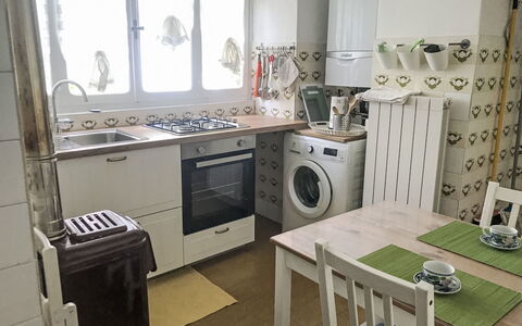 Nicol: Electrodoméstico, Piso, Aparato De Cocina, Suelo, Mueble, Diseño De Interiores, Cocina, Habitación, Estufa De Cocina, Electrodoméstico