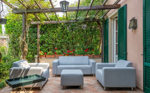 Ca' Del Vento: Planta, Mueble, Propiedad, Verde, Edificio, Sombra, Mueble Para Exteriores, Diseño De Interiores, Sofá, Comodidad