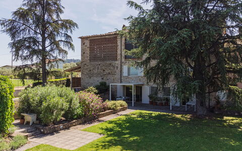 Rustico dei Canali: Planta, Cielo, Edificio, Árbol, Nube, El Terreno Del Lote, Paisaje Natural, Cabaña, Hierba, Ventana