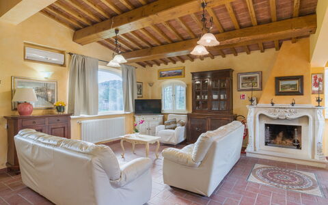 Versilia: Mueble, Diseño De Interiores, Pared, Piso, Techo, Sofá, Habitación, Suelo, Casa, Sala