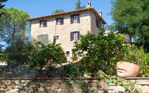 Il Sangiovese: Edificio, Planta, Cielo, Ventana, Árbol, Casa, El Terreno Del Lote, Cabaña, Fachada