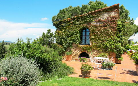 Santa Enerichetta: Propiedad, Casa, Vegetación, Paisaje Natural, Árbol, Arbusto, Jardín, Hierba, Área Rural, Botánica