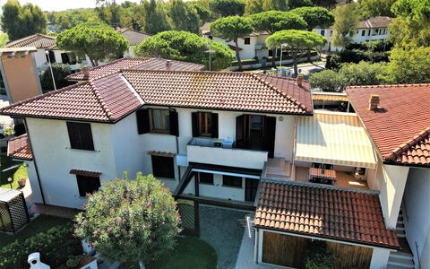 Palazzeta Ii: Planta, Edificio, Propiedad, Ventana, Árbol, Casa, Diseño Urbano, Paisaje, Barrio