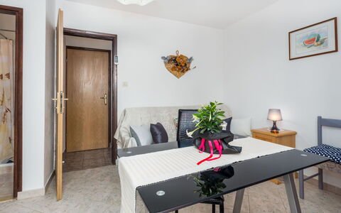 Poreč 649: Habitación, Propiedad, Mueble, Diseño De Interiores, Mesa, Edificio, Bienes Raíces, Casa, Suelo, Techo