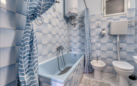 Senj 631: Azul, Arreglo De Tubería, Baño, Piso, Diseño De Interiores, Suelo, Loseta, Plomería, Bañera, Baño