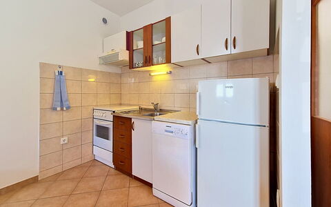 Trogir 668: Piso, Suelo, Madera, Electrodoméstico, Diseño De Interiores, Techo, Aparato De Cocina, Cocina, Habitación, Departamento