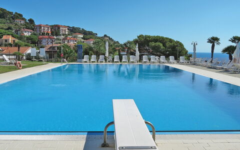 San Lorenzo al Mare 638: Agua, Cielo, Propiedad, Piscina, Azur, Mueble Para Exteriores, Planta, Árbol, Sunlounger, Ocio