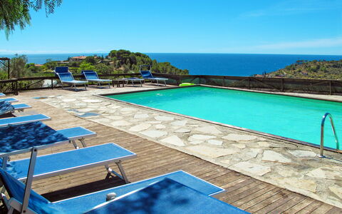 San Lorenzo al Mare 639: Piscina, Propiedad, Recurso, Azur, Cielo, Vacaciones, Bienes Raíces, Turquesa, Casa, Inmuebles