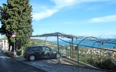 Pietra Ligure 612: Nube, Cielo, Rueda, Planta, Vehículo, Coche, Vehículo De Motor, Neumático En