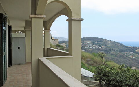 Pietra Ligure 612: Propiedad, Edificio, Arquitectura, Bienes Raíces, Casa, Balcón, Departamento, Habitación, Arco, Inmuebles