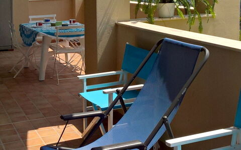 Pietra Ligure 612: Mueble, Propiedad, Silla Plegable, Silla, Sunlounger, Mueble Para Exteriores, Casa, Mesa, Habitación, Edificio