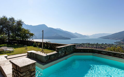 Gravedona 720: Piscina, Propiedad, Montaña, Cielo, Bienes Raíces, Vacaciones, Azur, Casa, Cordillera, Inmuebles
