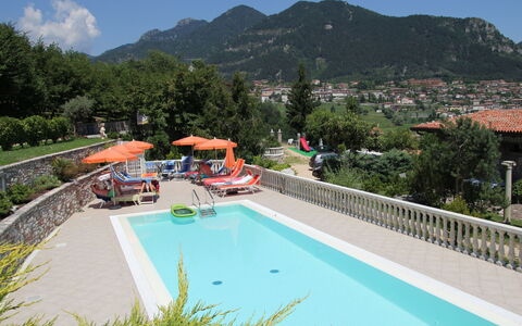 Tremosine 651: Piscina, Propiedad, Recurso, Ocio, Vacaciones, Bienes Raíces, Turismo, Ciudad De Vacaciones, Hill Station, Edificio