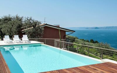 Torri del Benaco 639: Piscina, Propiedad, Casa, Azur, Bienes Raíces, Cubierta, Edificio, Vacaciones, Techo, Casa