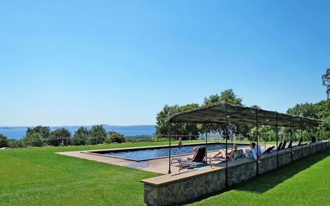 Lago di Bolsena 662: Cielo, Arquitectura, Agua, Hierba, Árbol, Río, Casa, Bienes Raíces, Inmuebles, Parque