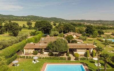 Lago di Bolsena 663: Piscina, Inmuebles, Jardín, Hacienda, Casa De Campo, Villa, Césped, Recurso, Plantación, Eco Hotel