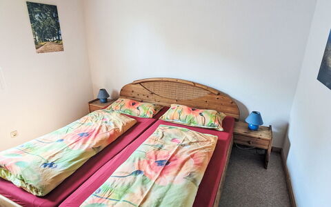 Userin 609: Habitación, Cama, Sábana, Madera, Piso, Diseño De Interiores, Lecho, Suelo, Marco De La Cama, Mueble