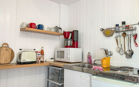 Jana: Cocina, Aparato De Cocina, Diseño De Interiores, Mostrador, Electrodoméstico, Mueble, Habitación, Pequeños Electrodomésticos, Gabinetes, Electrodoméstico