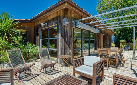 Les Bains Douche: Planta, Propiedad, Mueble, Edificio, Planta De La Comunidad, Madera, Sombra, Diseño De Interiores, Mueble Para Exteriores, Cielo