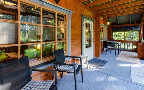 Purnukka: Mueble, Silla, Mueble Para Exteriores, Mesa, Madera, Mesa Al Aire Libre, Cocina Y Comedor Mesa, Sombra, Jardín, Paraguas
