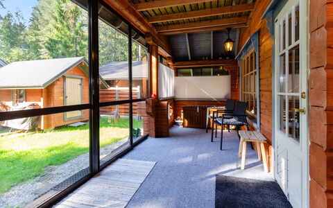 Purnukka: Mueble, Silla, Mueble Para Exteriores, Mesa, Madera, Mesa Al Aire Libre, Cocina Y Comedor Mesa, Sombra, Jardín, Paraguas