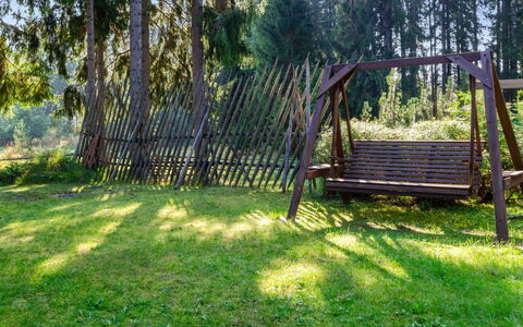 Purnukka: Mueble, Silla, Mueble Para Exteriores, Mesa, Madera, Mesa Al Aire Libre, Cocina Y Comedor Mesa, Sombra, Jardín, Paraguas