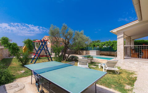 Goldi: Propiedad, Bienes Raíces, Piscina, Casa, Cielo, Casa, Vacaciones, Ocio, Inmuebles, Edificio