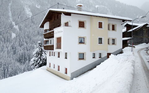 Kappl 792: Edificio, Ventana, Propiedad, Nieve, Montaña, Casa, Pendiente, Cielo, Congelación, Árbol