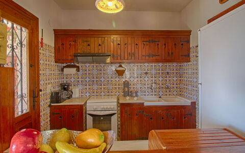 Estrella: Propiedad, Mueble, Mesa, Gabinetes, Madera, Encendiendo, Diseño De Interiores, Ventana, Amarillo, Cajón