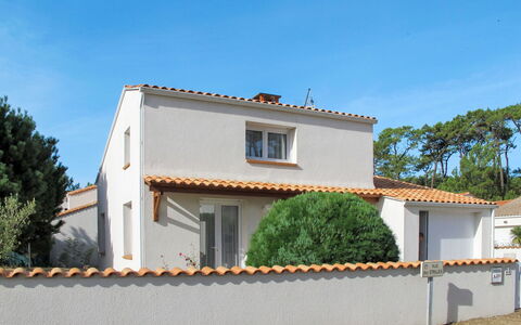 Les Etrilles: Propiedad, Casa, Casa, Edificio, Bienes Raíces, Barrio Residencial, Villa, Arquitectura, Fachada, El Terreno Del Lote