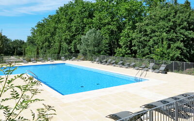 Homps 700: Piscina, Propiedad, Bienes Raíces, Ocio, Casa, Árbol, Edificio, Arquitectura, Rectángulo, Vacaciones