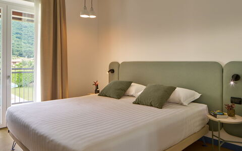 Garda 711: Diseño De Interiores, Mueble, Habitación, Encendiendo, Piso, Cama, Suelo, Habitación, Techo, Casa